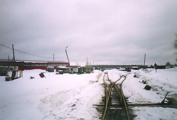 Станция Семигородняя. Вид из восточной горловины.  21.03.2004