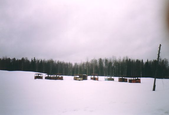 Тепловозные кабины на окраине посёлка Семигородняя, к востоку от станции.  21.03.2004